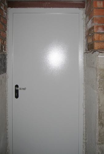 Однопольная дверь на заводе
