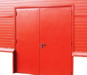 Красные двери