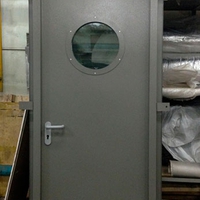 Однопольная дверь с круглым стеклопакетом