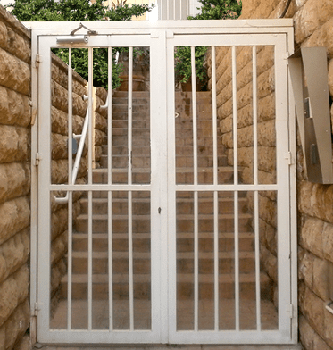 Двупольные решетчатые двери